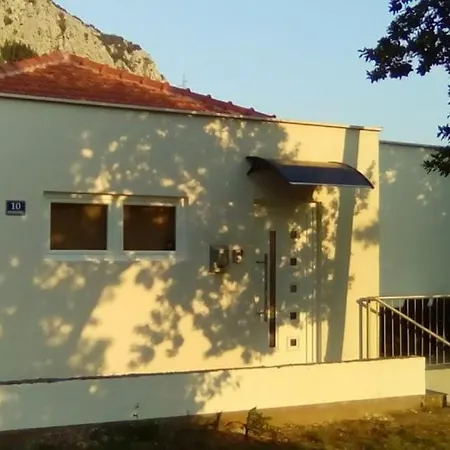 With A Parking Space Gradac, Makarska - 16263 グラダツ